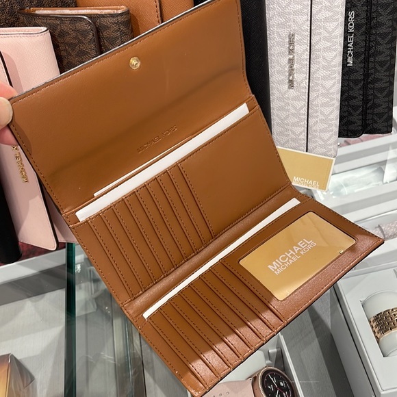 MICHAEL KORS JET SET TRV LARGE TRIFOLD VANILLA - Picture 7 of 16